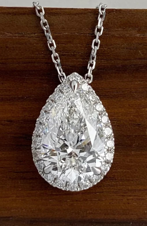Lovely 11.50 Ct Certified White Diamond Pendant, Tariffs FREE & matching Studs.