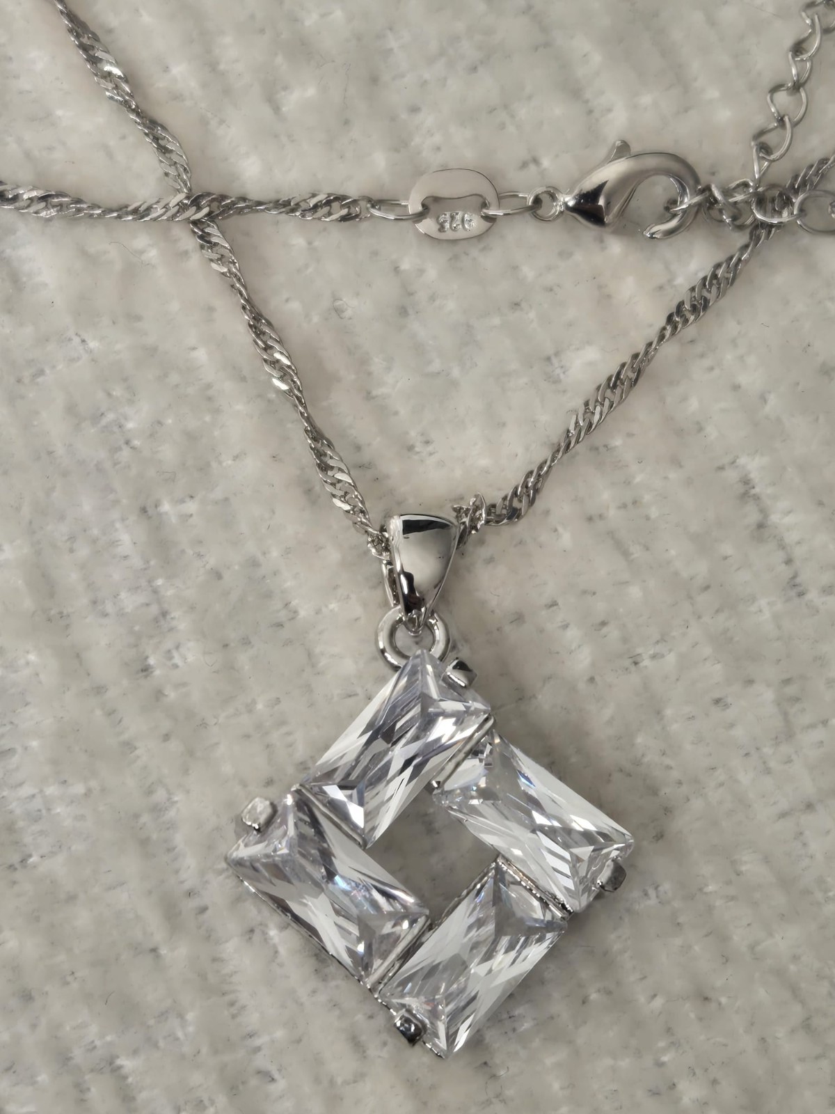 Unusual Stunning White Crystal Sterling Silver 18 Inch Necklace. UK Seller