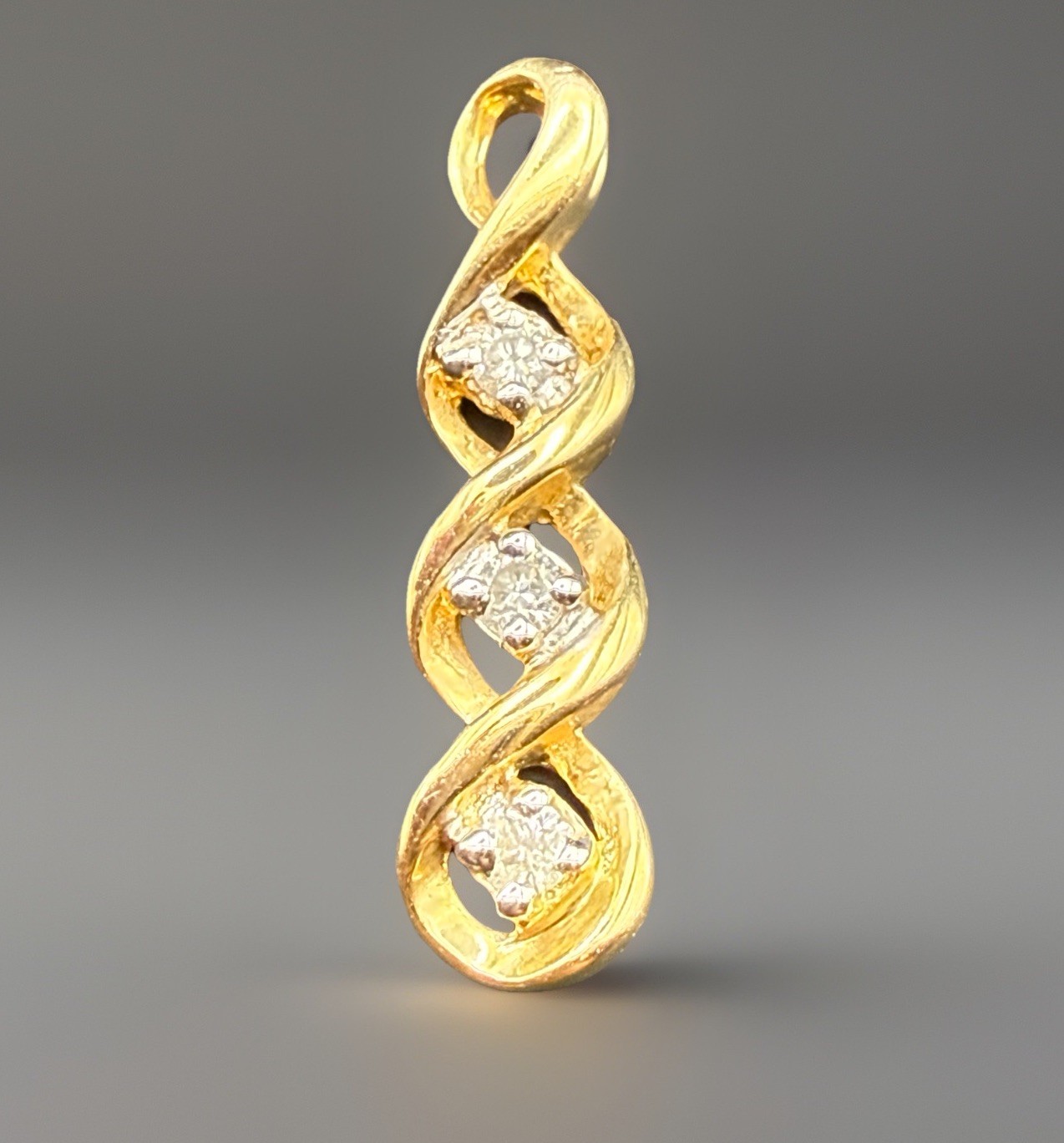 10K Yellow Gold Triple Infinity Pendant/charm featuring 3 genuine diamonds 1.4g