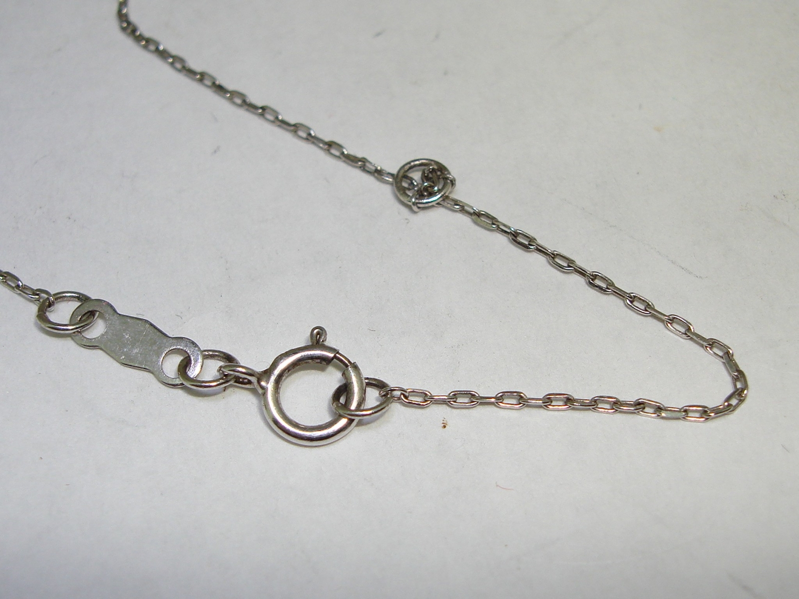 KAY JEWELERS “THE CENTER OF ME” STERLING SILVER W/1/10CTW DIAMOND NECKLACE!
