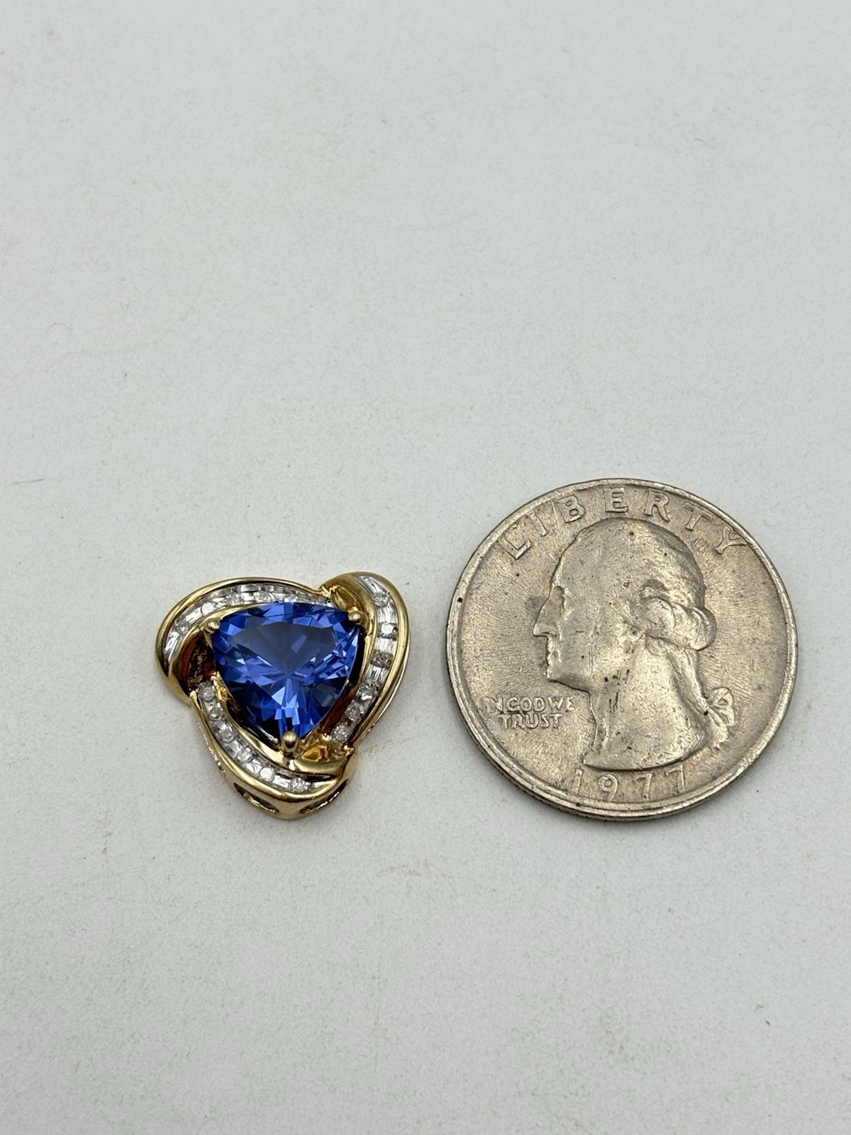 GOLD 10KT YELLOW GOLD TRILLION CUT TANZANITE SLIDE PENDANT 2.8g