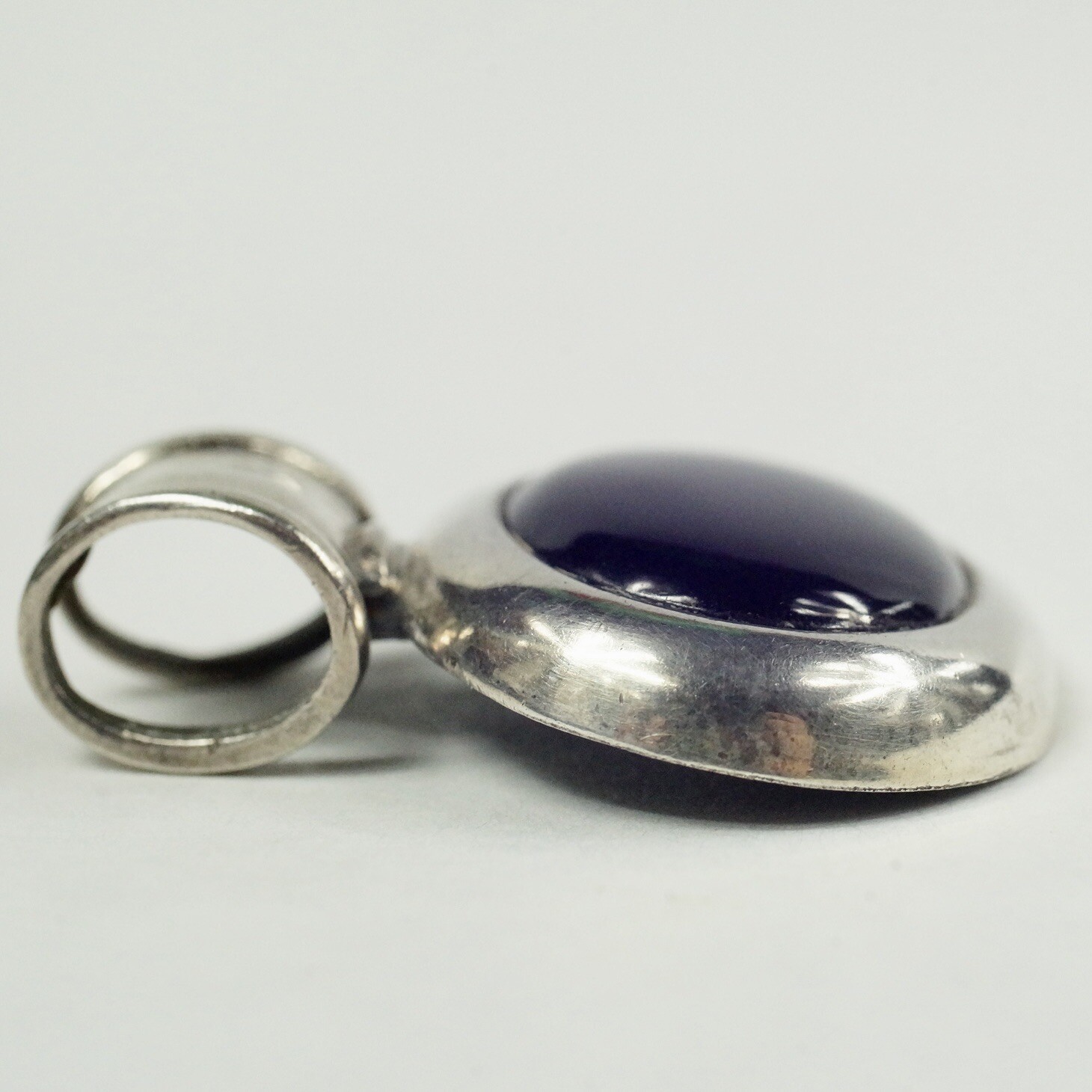 sterling silver black resin or plastic cabochon oval pendant Thailand