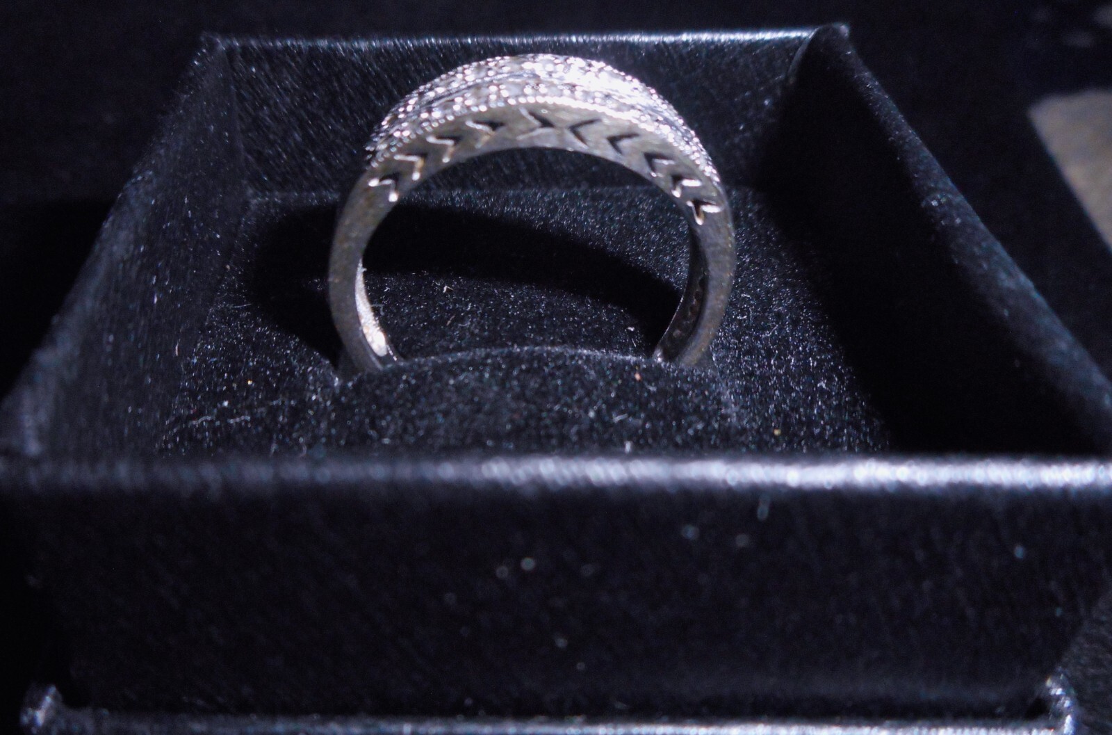 10k SOLID WHITE GOLD RING Small Diamonds 2.58 GRAMS SIZE 7 TESTED
