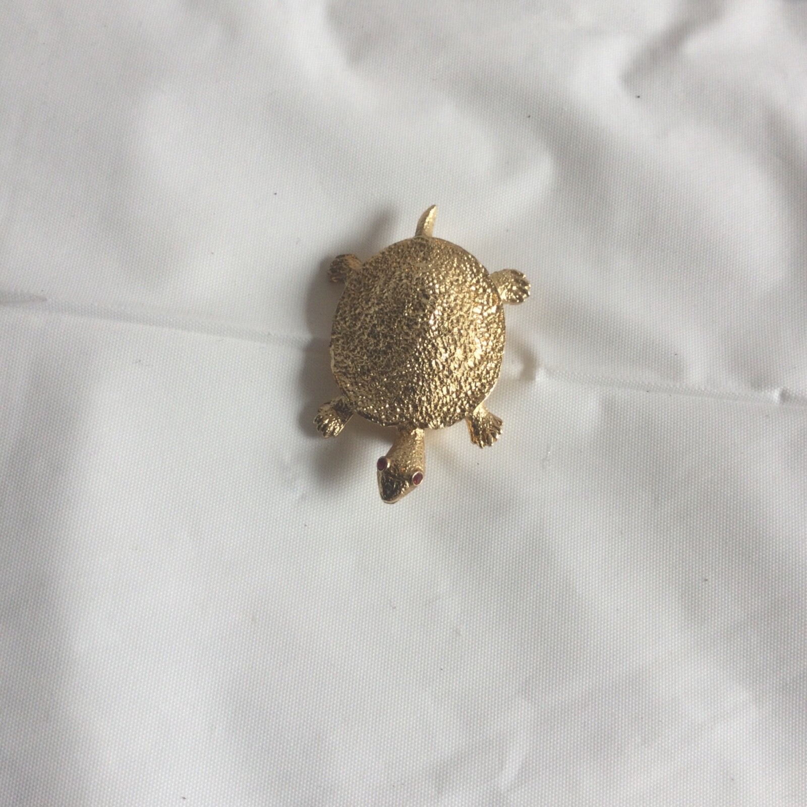 turtle brochure color gold,1.1/2 inches wide preowner,good condition 