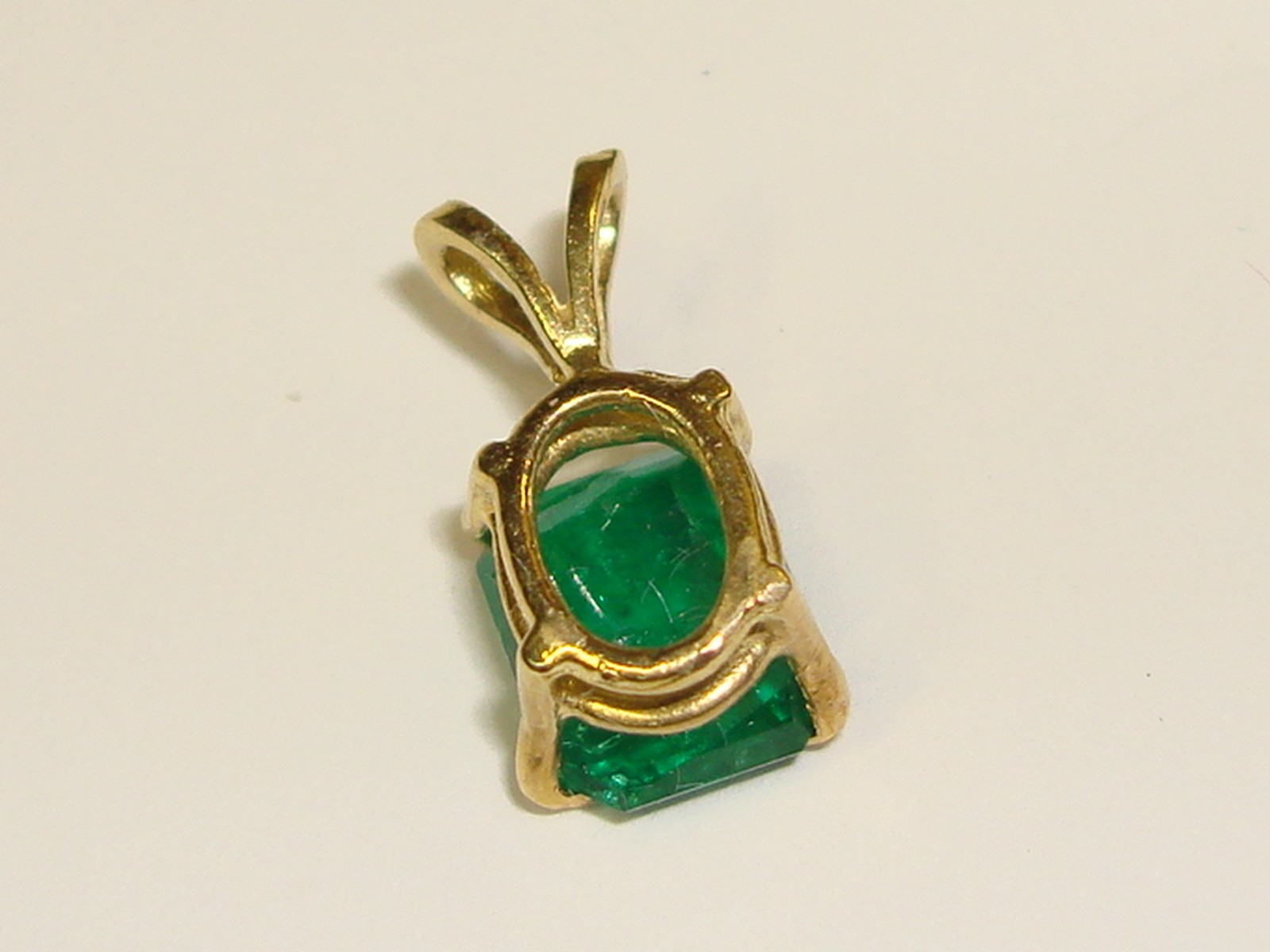 14K SOLID GOLD APPROX. 1 1/2 CTW NATURAL EMERALD PENDANT! RARE FIND!