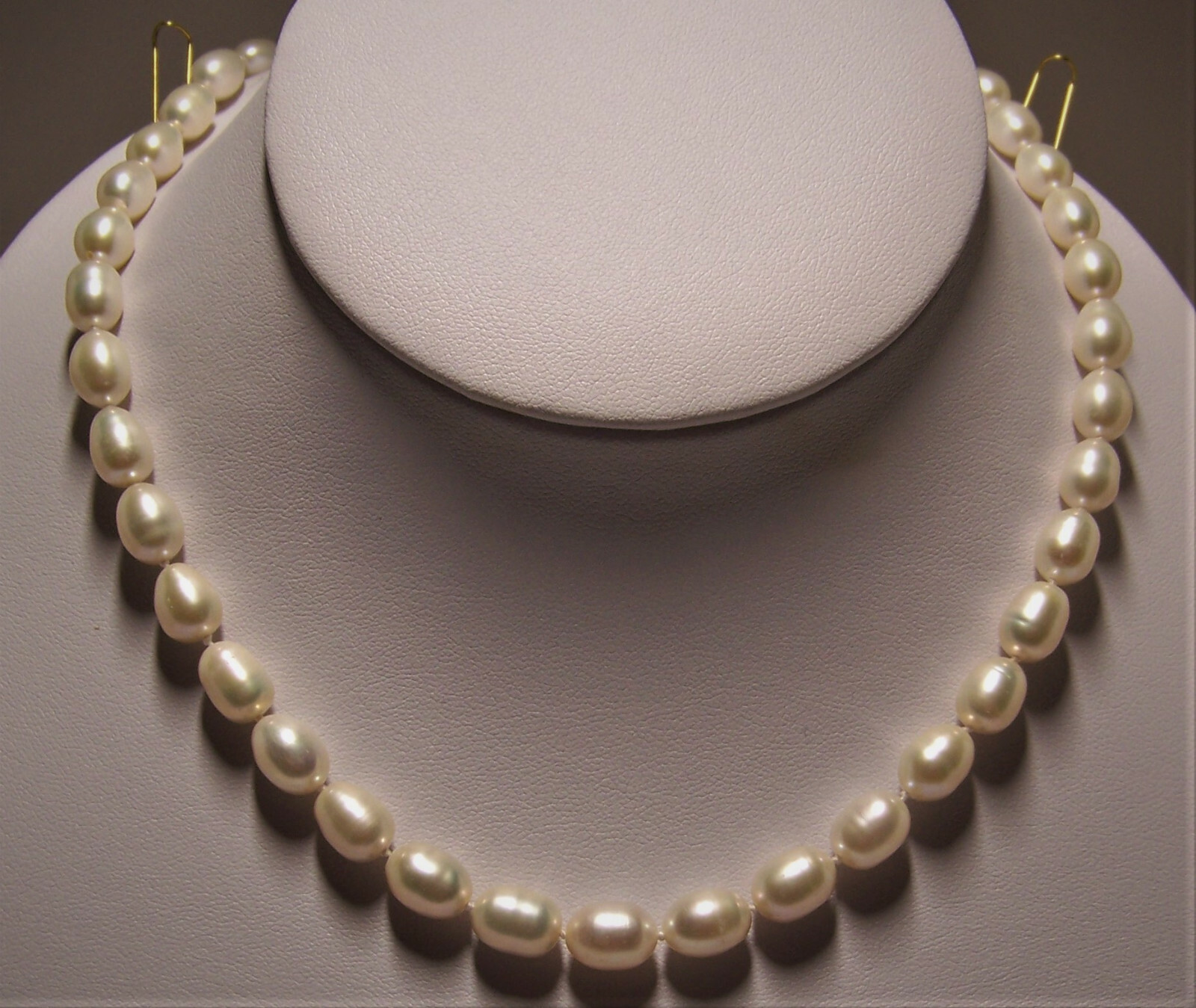 Brand New White freshwater cultured Pearl Necklace, 7.5 to 8.5 mm. 20″ long.