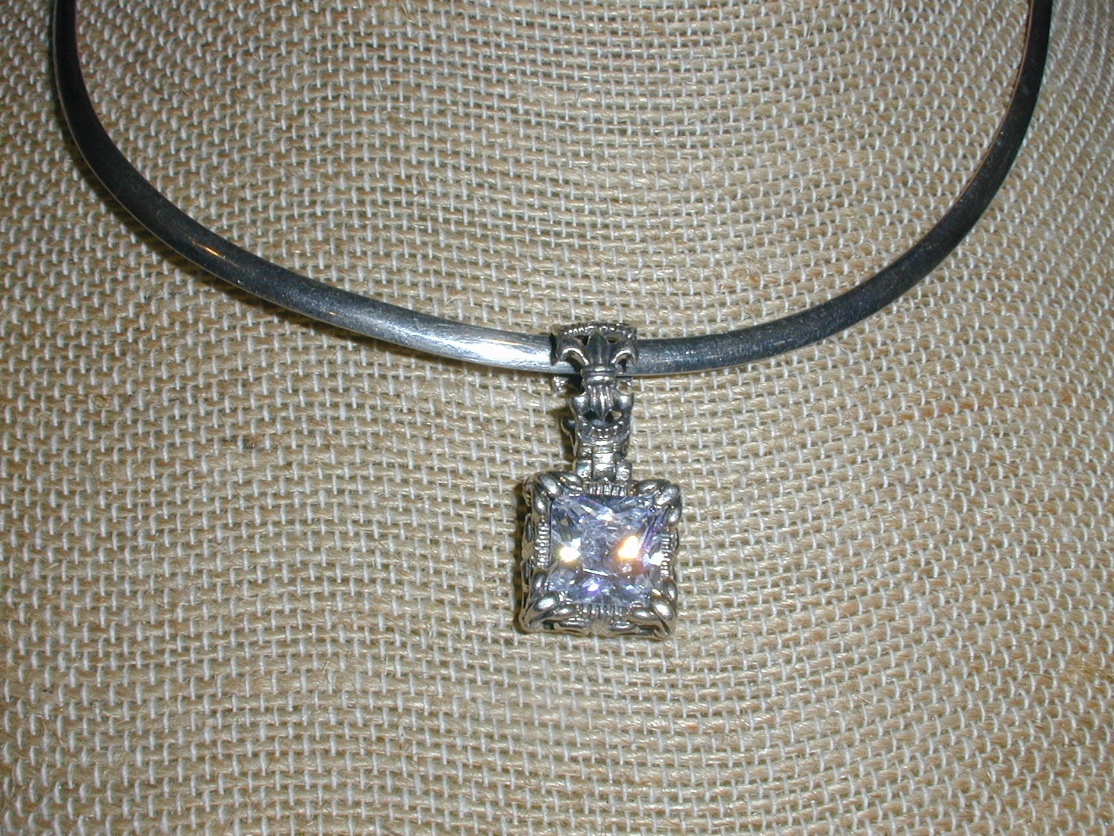 SILPADA STERLING SILVER LARGE PRONG SET WHITE TOPAZ STONE W/ FLEUR-DE-LIS BALE!