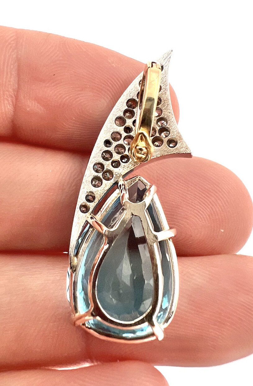 Fine 18ct London Blue Topaz White Gold 1.00ct Approx Diamond Enhancer Pendant