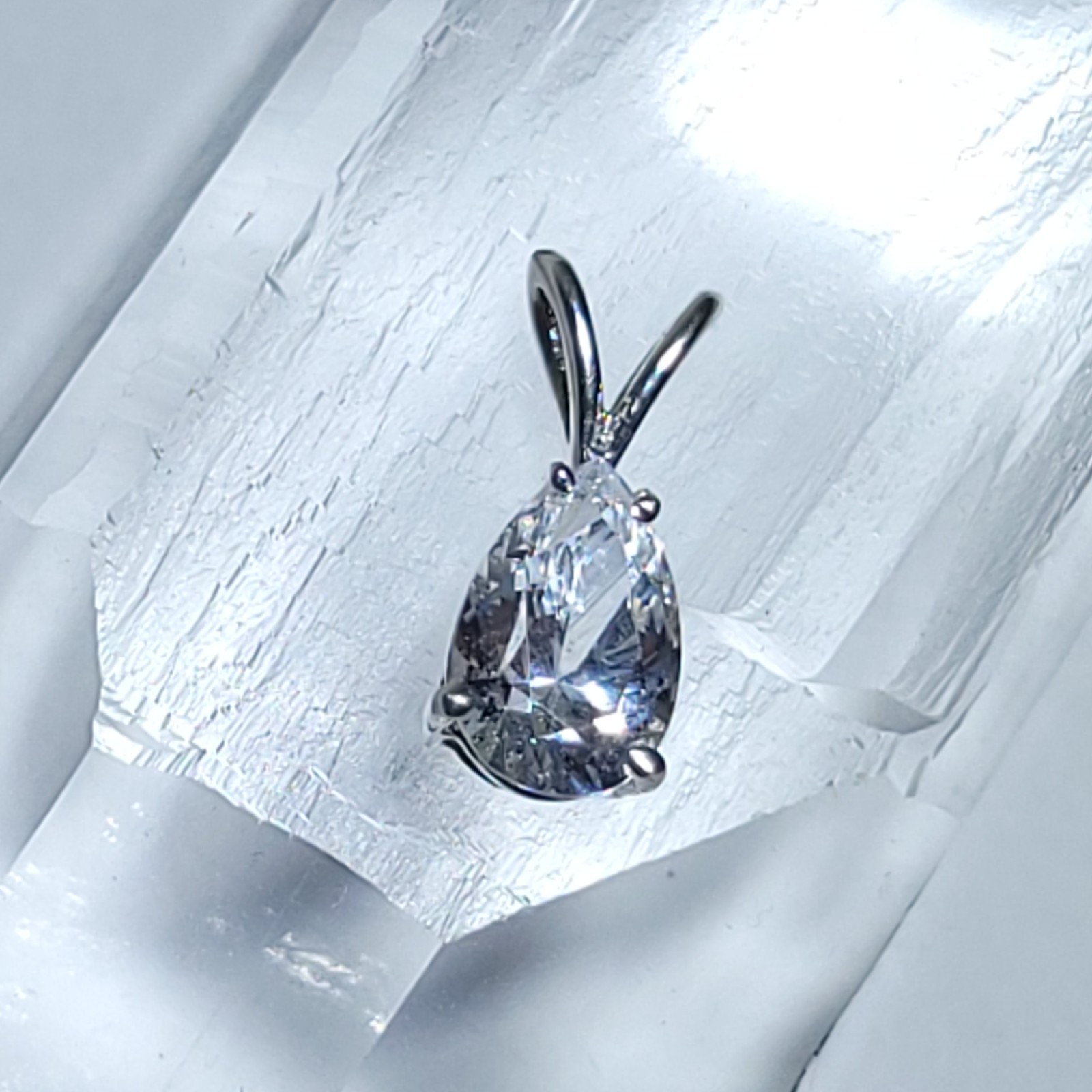 12k White Gold Pendant Clear Stone Small Charm 1.5cm Long 12 Karat 1.0g Total
