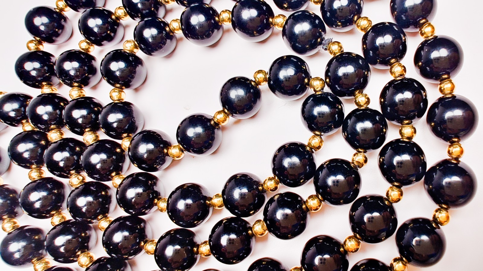 14K Yellow Gold Black Onyx Beaded Ball Necklace 29″ Long Estate 52.23g Vintage