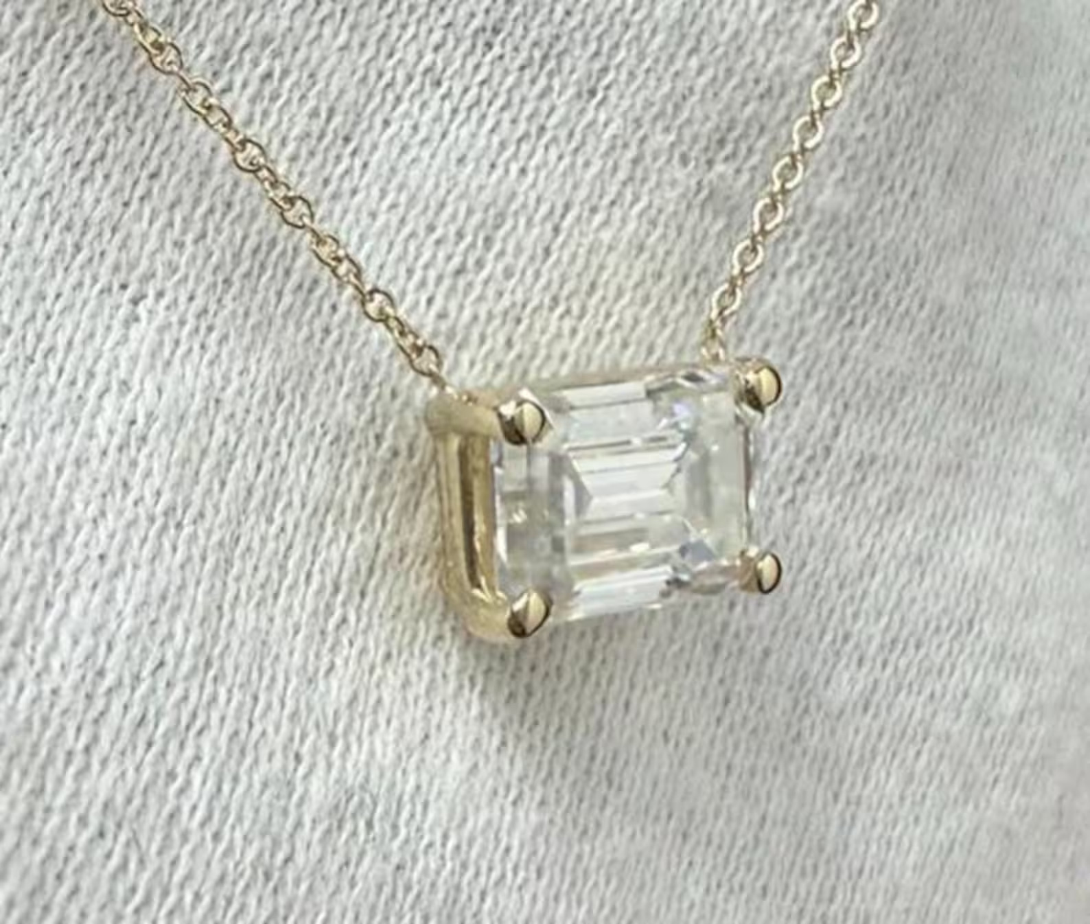 IGI Emerald-Cut 4.00Ct E/VS1 Lab Grown Diamond Necklace& Pendant 14k Yellow Gold