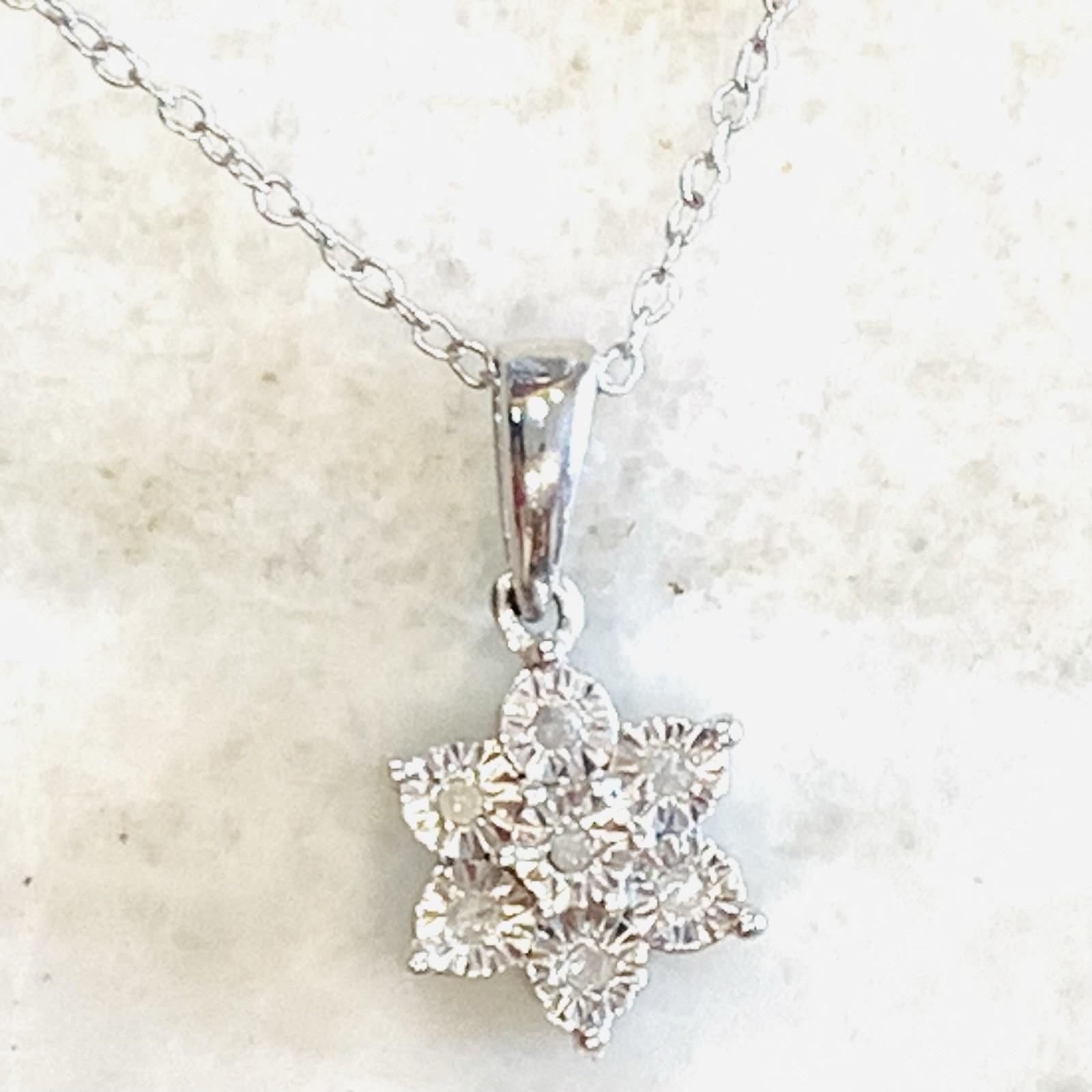 925 Sterling Silver 7 Diamonds Pendant Necklace Snowflake Star Flower SK9 18”