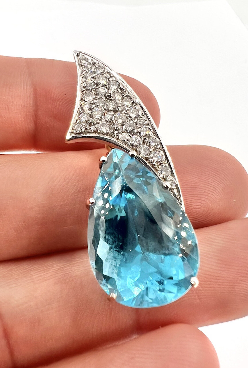 Fine 18ct London Blue Topaz White Gold 1.00ct Approx Diamond Enhancer Pendant