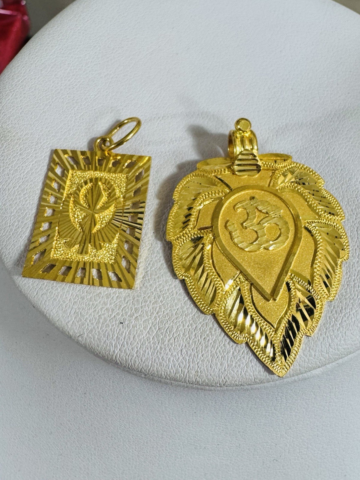 Saudi 22K Solid 916 Real Gold Two Set (2) Leaf Flower/Sikh Allah Pendant 9.2g