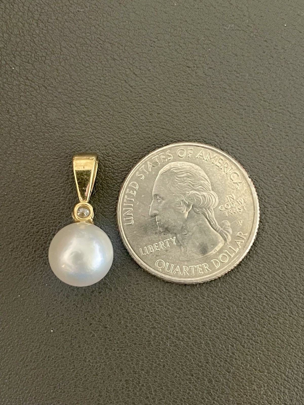 14KT Yellow Gold 10.55mm Pearl & 0.20CT Diamond Pendant (K152)