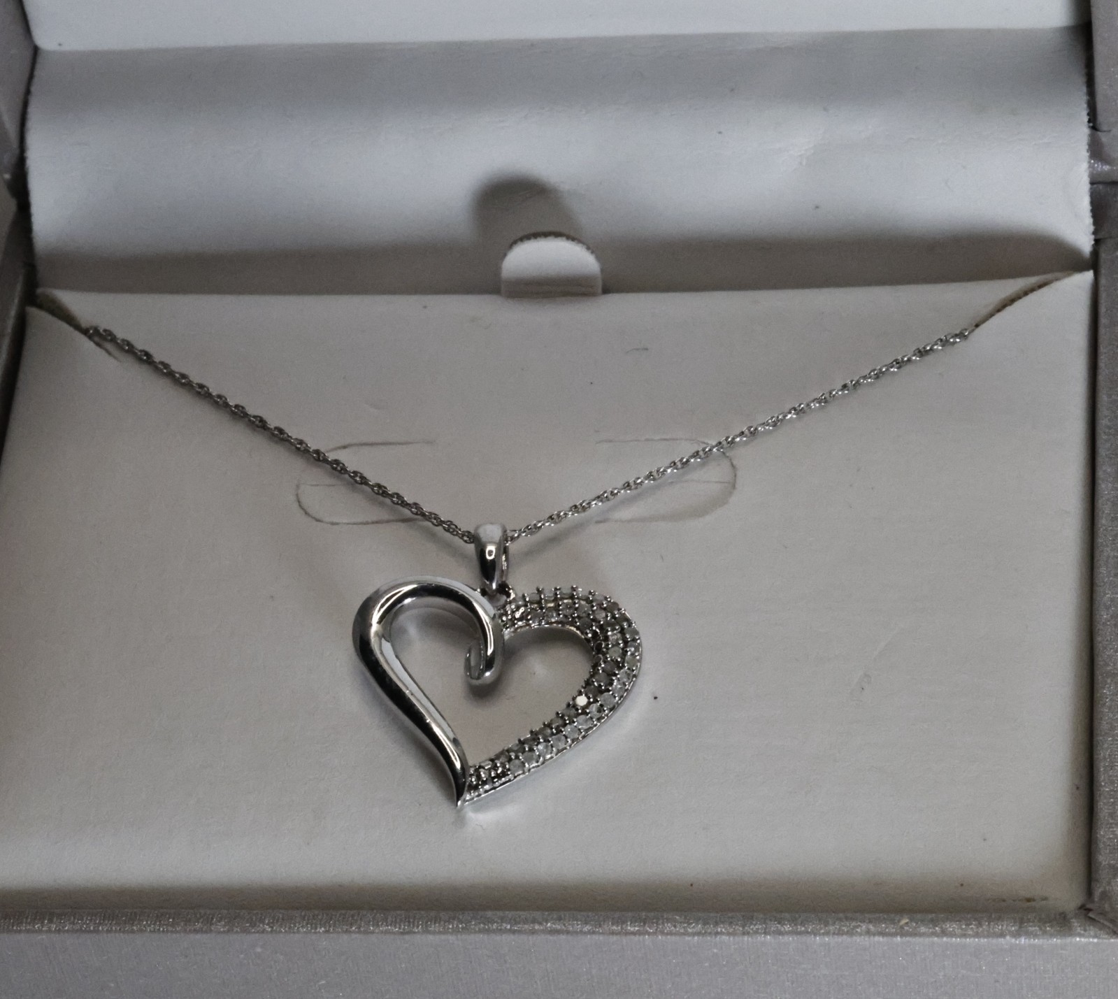 0.25ctw Round White Diamond Sterling Silver Heart Pendant 18 Inch Chain – NWT