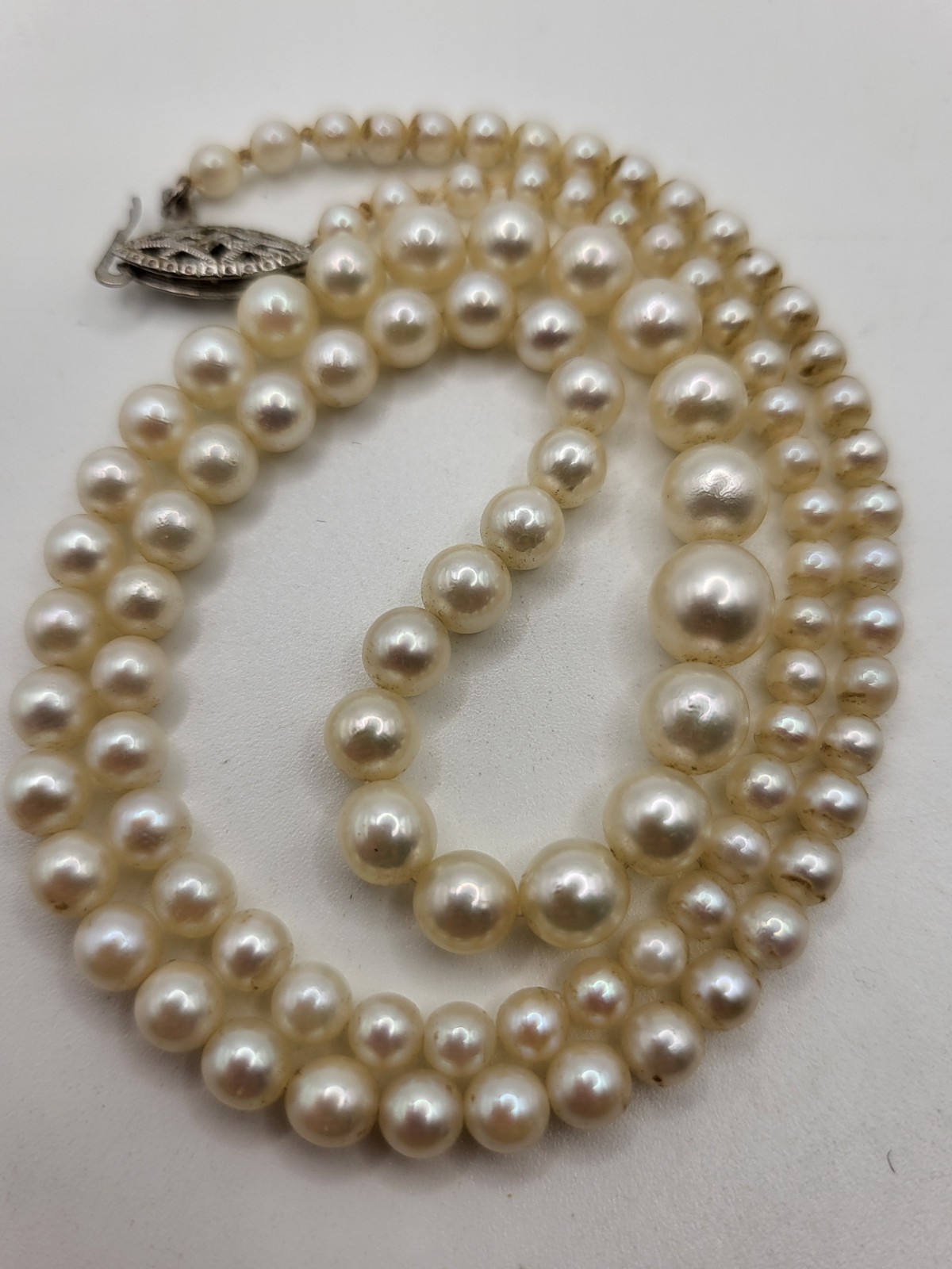 14kt White Gold Ornate Clasp Graduated Authentic Cultured Pearl Necklace
