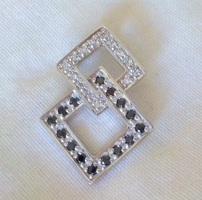 Modern 18K White Gold Black White Diamond Pendant – 2.90 gms, 0.95 in, 0.36 ctw