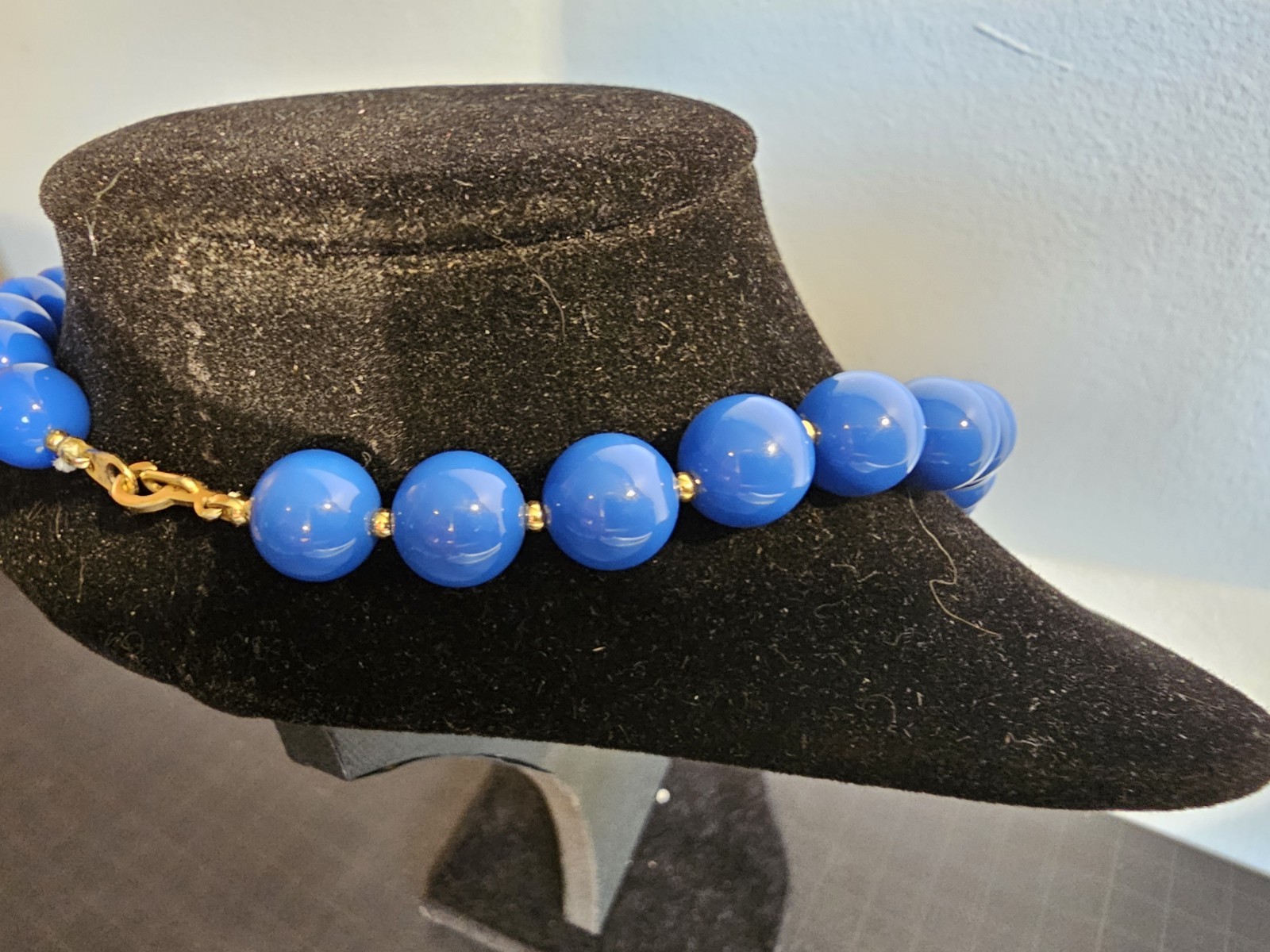 Vintage Large Blue Plastic And Small Goldtone Bead Necklace 23 Inch Long