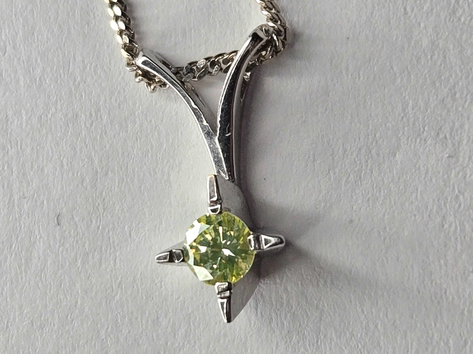 Natural Diamond “Green Diamond” Pendant Necklace 14K White Gold 3.6mm 0.17ct