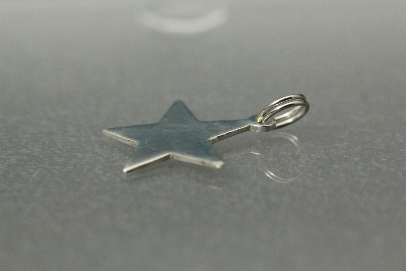 925 Sterling Silver Star Shaped Charm or Pendant 1.6 Grams (PEN9339)