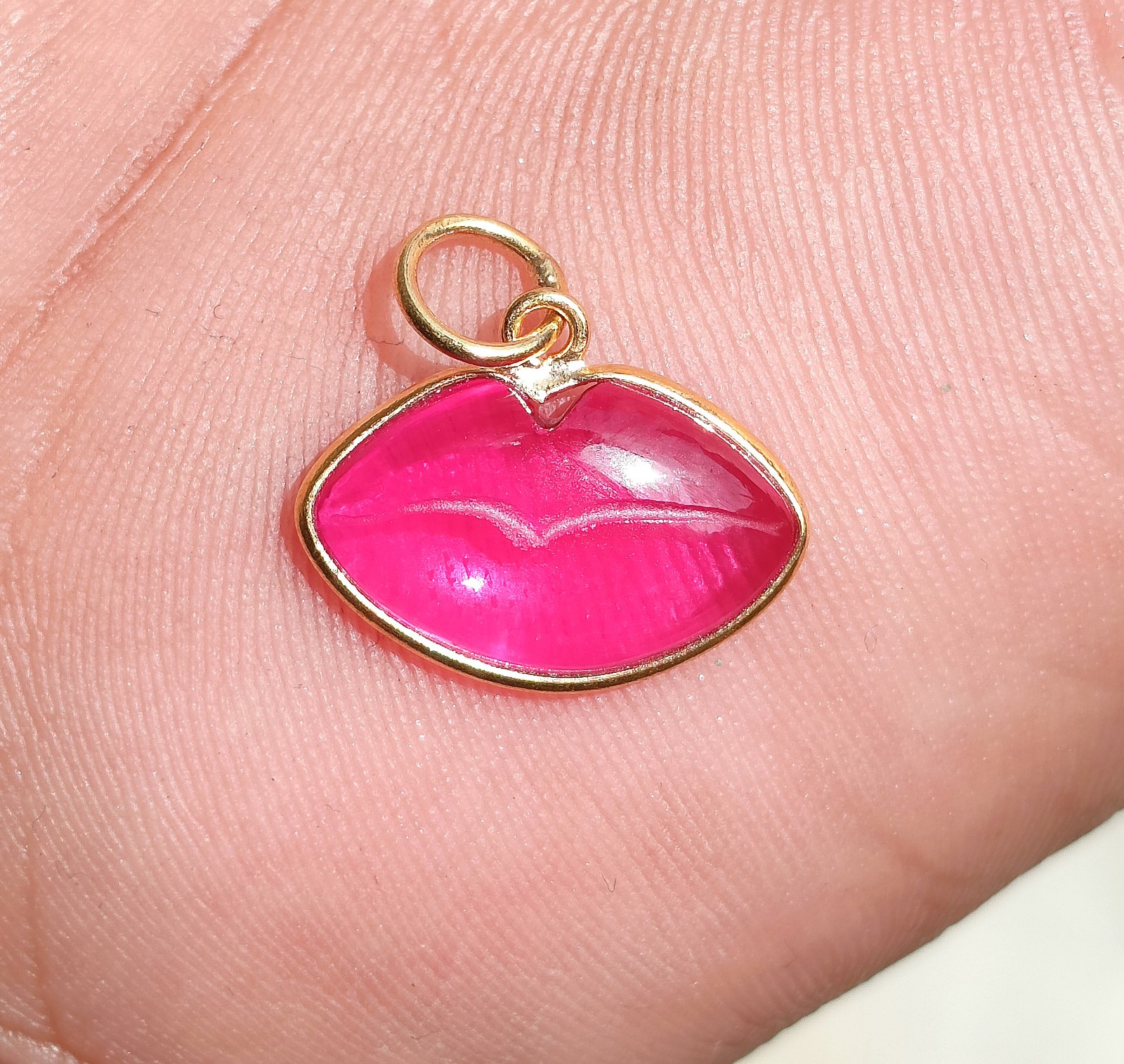 Ruby Lips Charm Pendant – 18k Solid Gold Handmade Dainty Jewelry