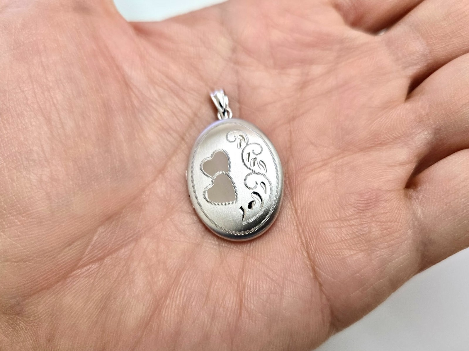 925 Sterling Silver Hearts & Scroll Oval Locket Pendant 1 1/32 Inch (26mm) Tall