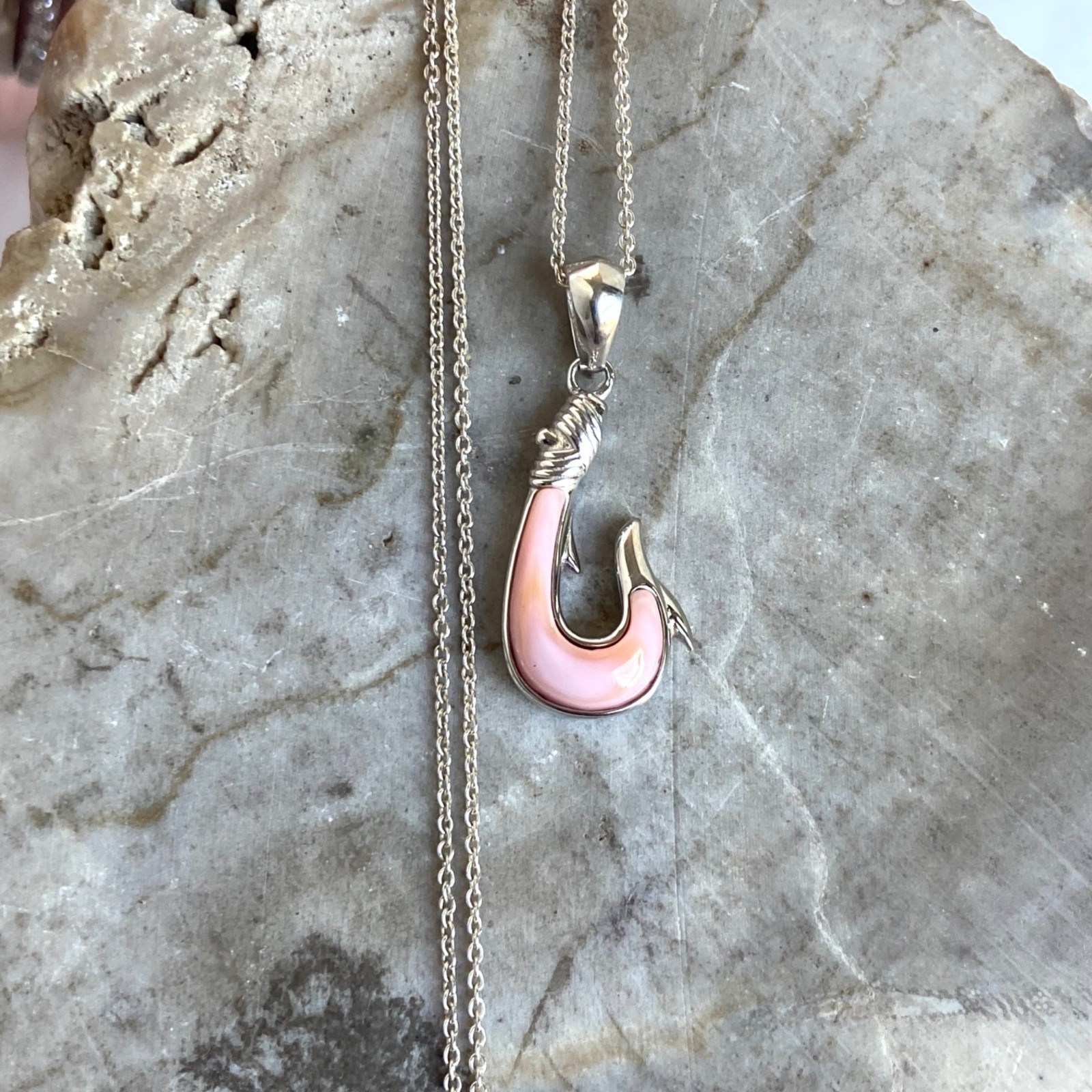 Sterling Silver 925 Pink Conch Maui Fish Hook Pendant Necklace 18″ Cable Chain
