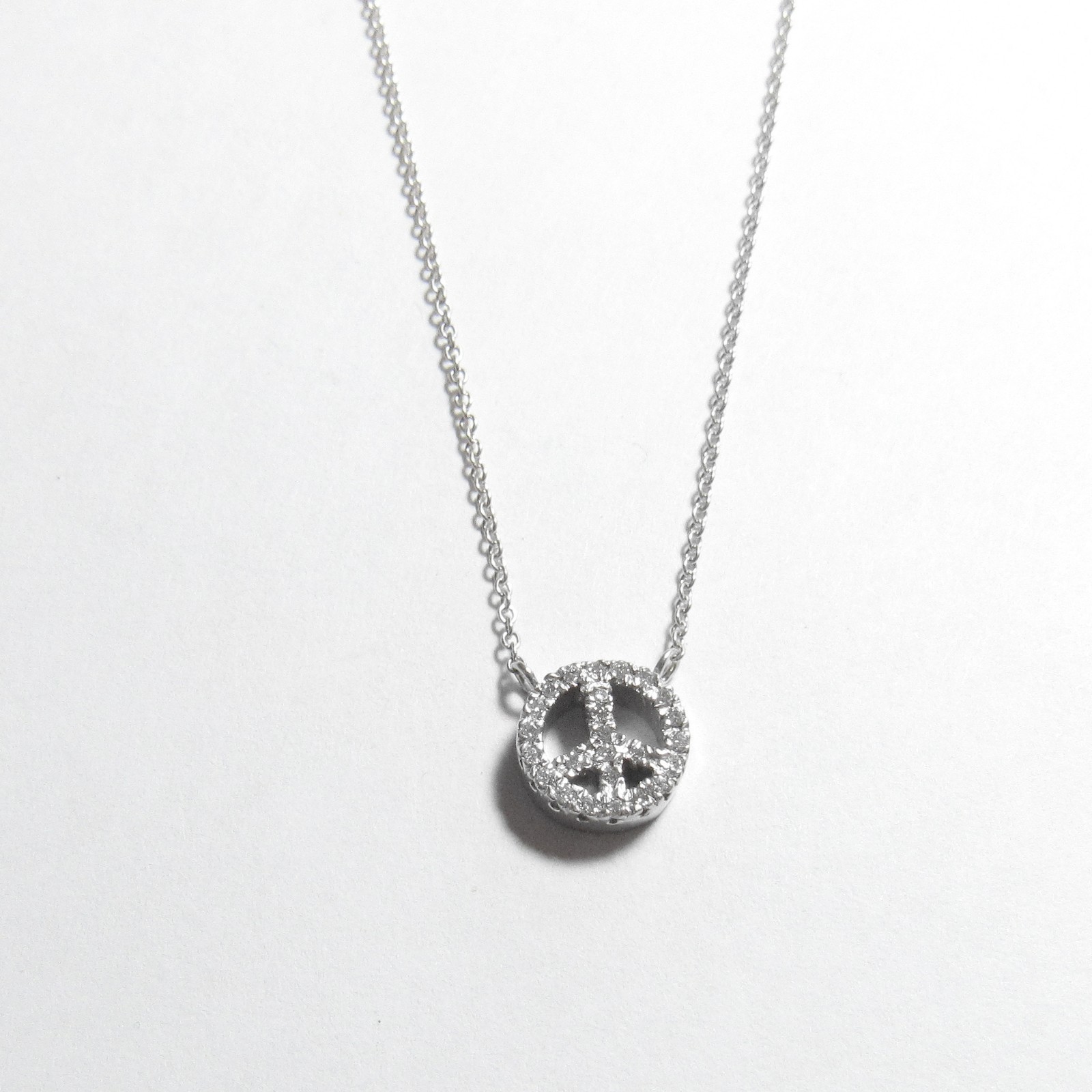 Estate 14K White Gold Natural Brilliant Cut Diamond Peace Sign Pendant 0.20 Cts