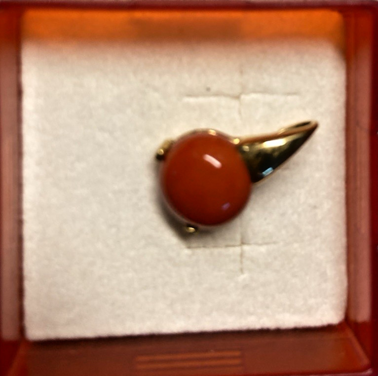 18K Yellow Gold Red Coral Pendant