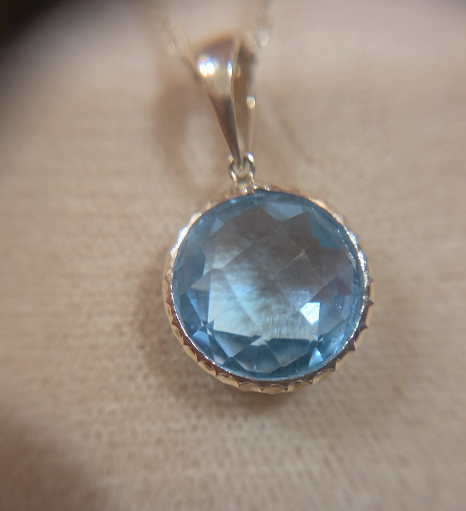 14k Yellow Gold Blue Topaz Necklace 17″ 3.37g
