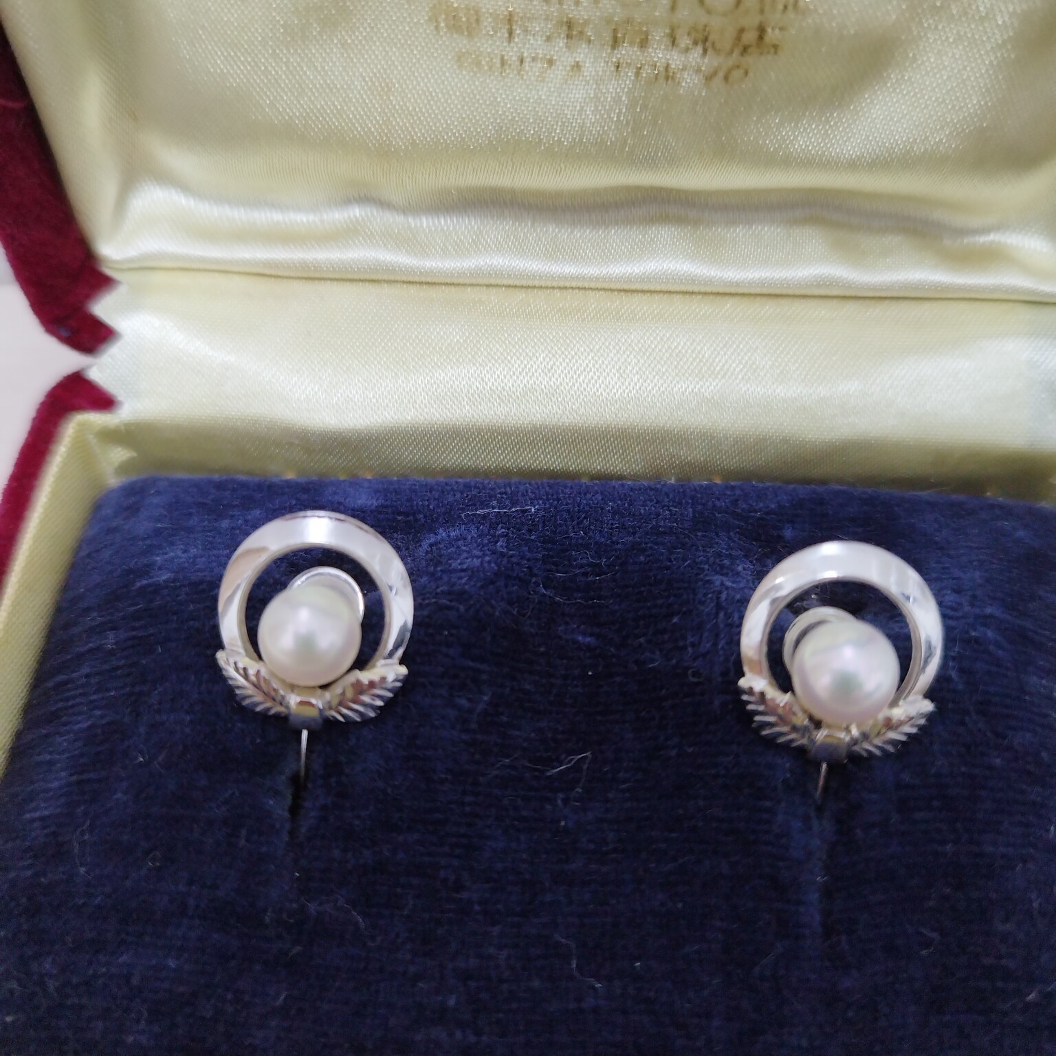 MIKIMOTO pearl earrings