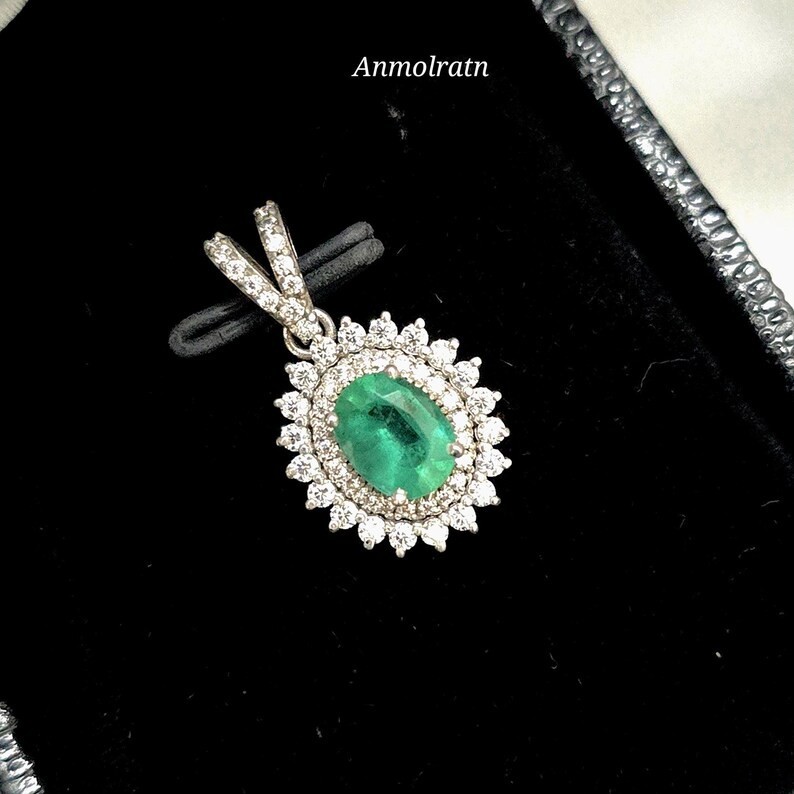 6.50Ct Oval cut Natural Emerald & Diamond 14K White Gold Luxurious Pendant