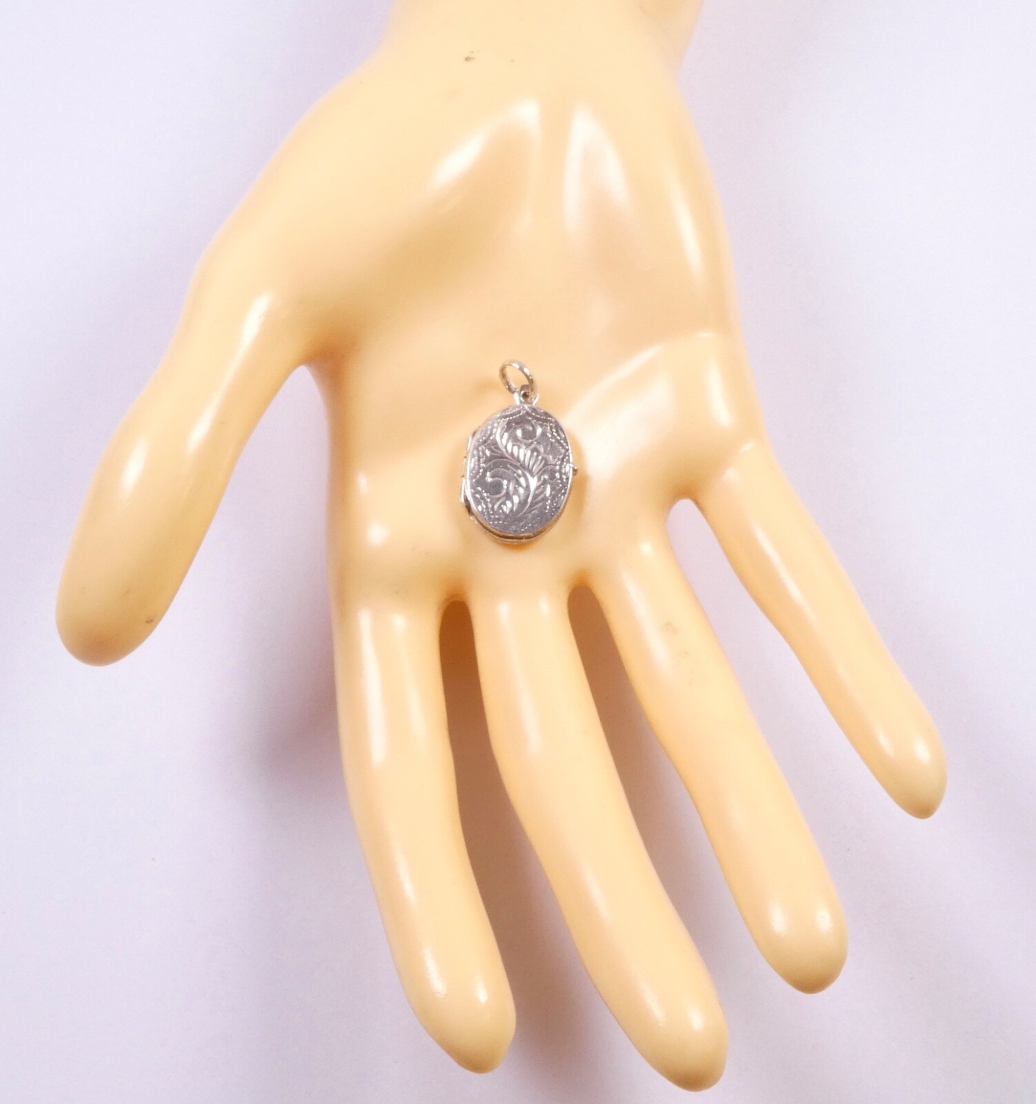 Oval Locket Pendant Chased Flat Design Double Sided 925 Sterling Silver 2.7g