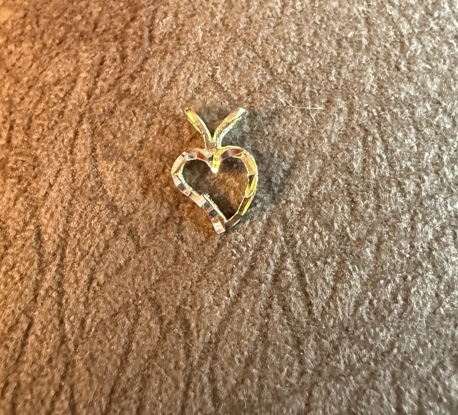 Vintage 14k Yellow Gold Diamond Cut Heart Charm Pendant 0.6g 1/2 Inch X 3/8 In