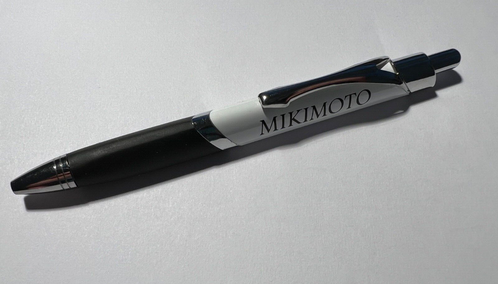 Genuine and Authentic MIKIMOTO White&Black Pen ‘Black South Sea Pearls’ Preowned