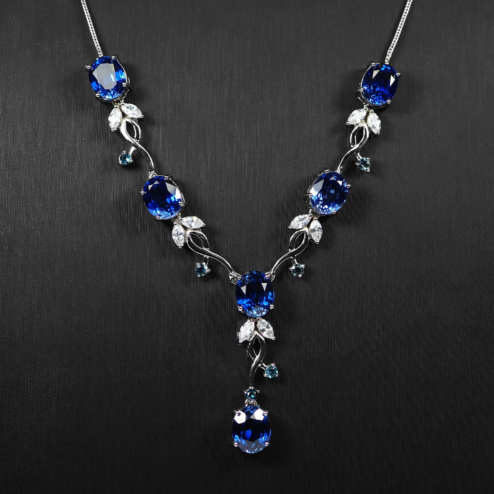 Classically Royal Blue Sapphire 29.50Ct 925 Sterling Silver White Gold Neckaces