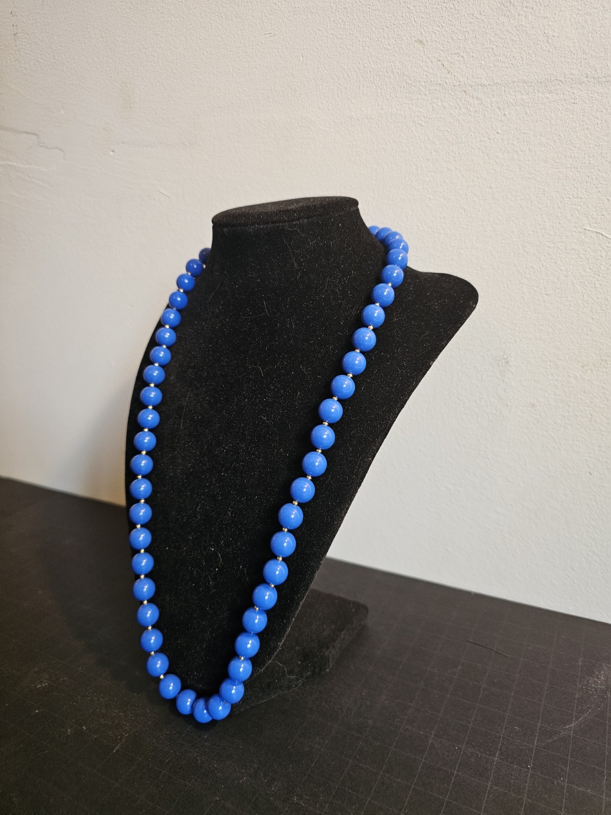 Vintage Large Blue Plastic And Small Goldtone Bead Necklace 23 Inch Long