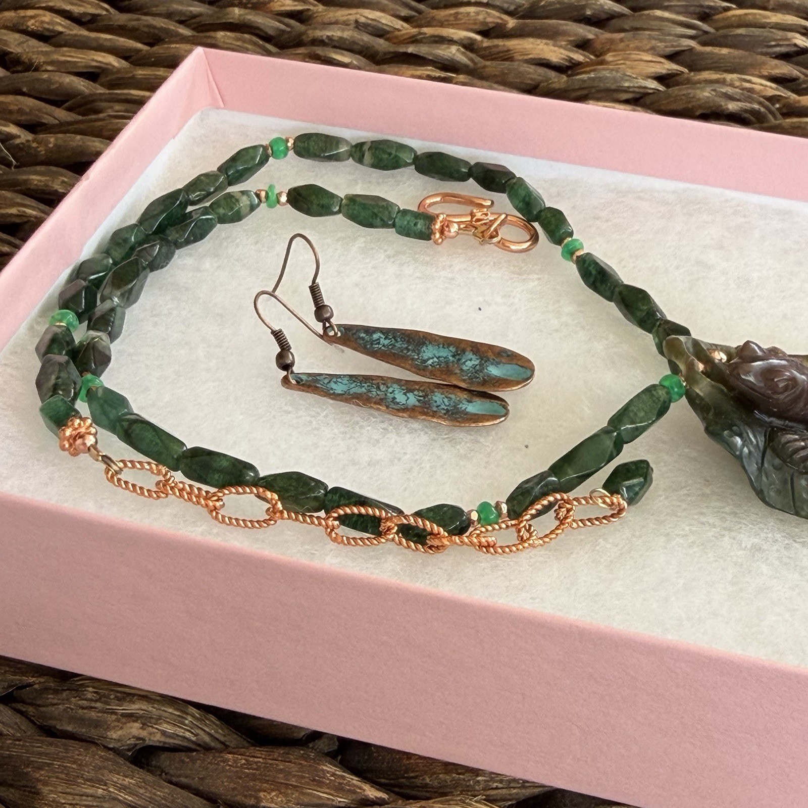 HAND CARVED INDIAN AGATE LIZARD GREEN ADVENTURINE & OPAL ARTISAN NECKLACE SET