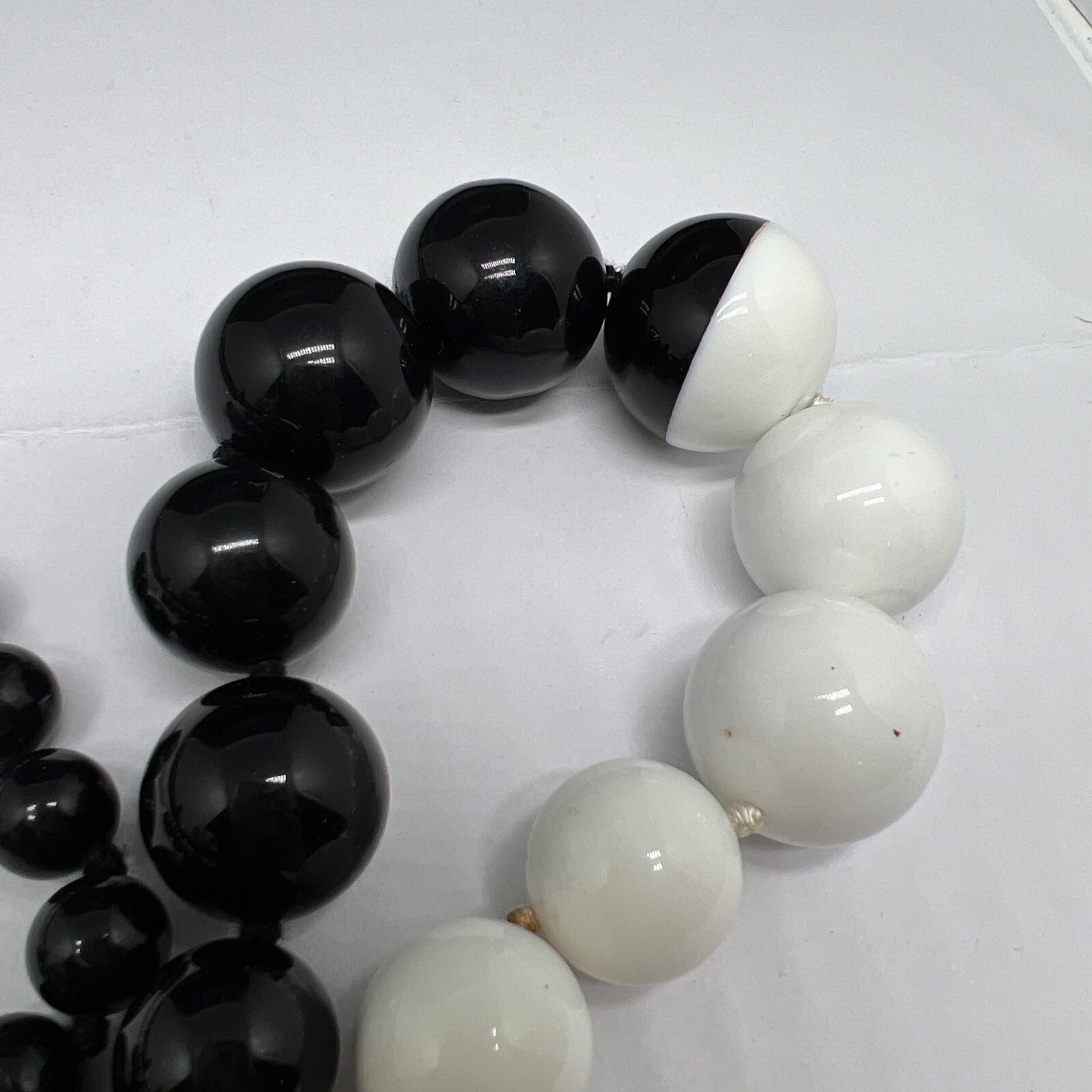 Black And White Lucite Plastic Beaded 30” Necklace 6566