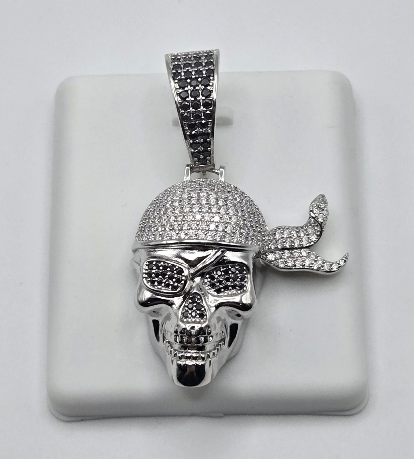 NEW 925 Sterling Silver Pirate Skull Pendant, 8.0CTW White & Black MOISSANITE