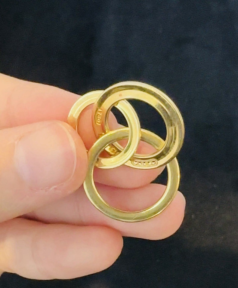 18K Gold Triple Interlocking Rings Pendant No Stones