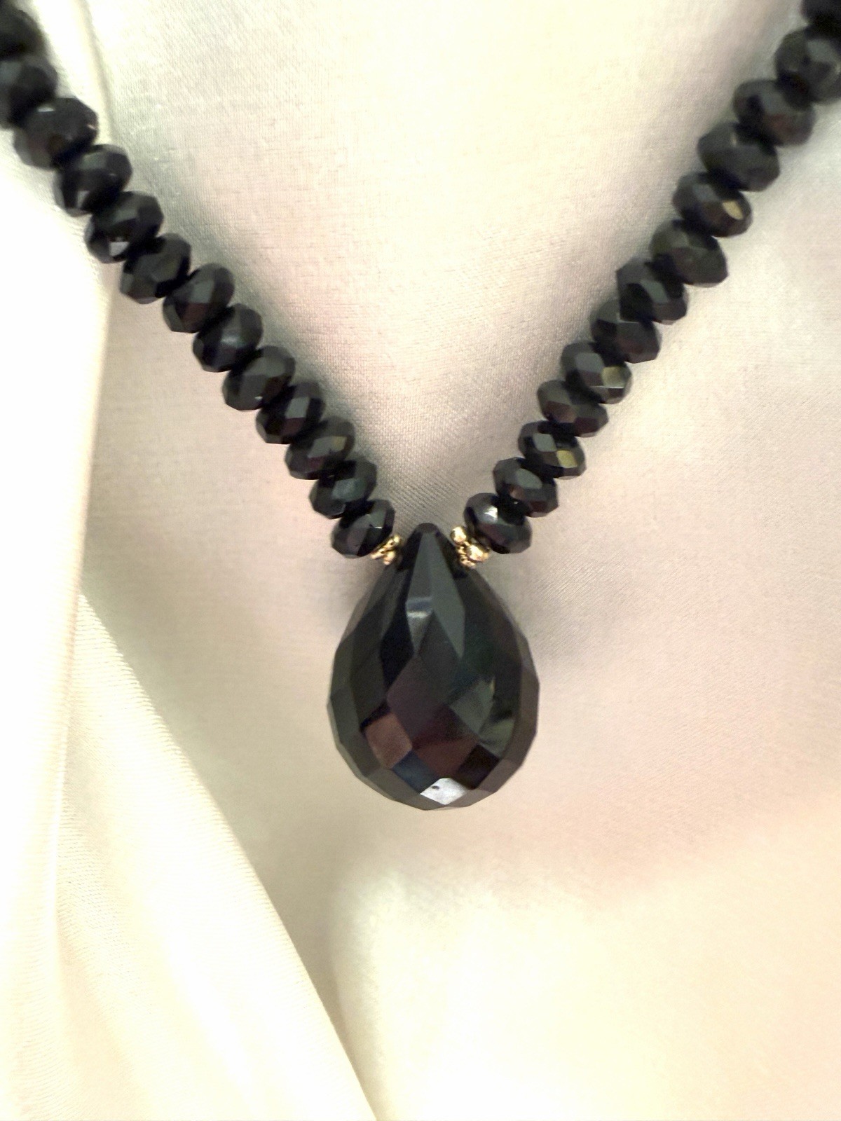 16 in Choker Necklace Genuine Onyx Stone Drop w carved beads 14 k y g (Marked)