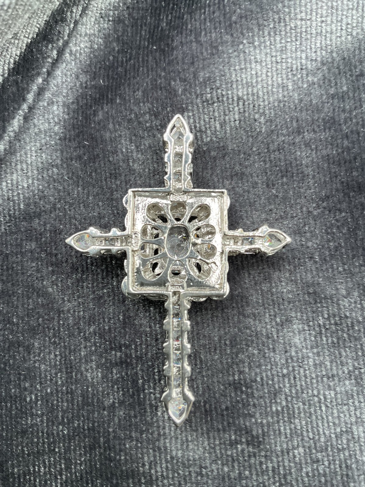Victoria Wieck Beverly Hills 925 sterling silver CZ Cross 17″ necklace