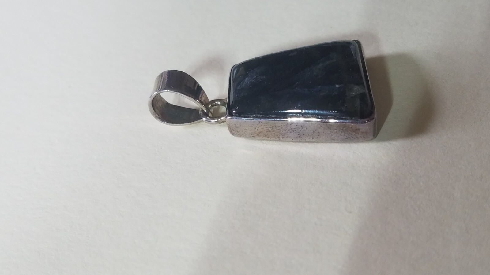 LABRADORITE STERLING SILVER PENDANT 925 *PRE-OWNED IN VERY GOOD CONDITION*