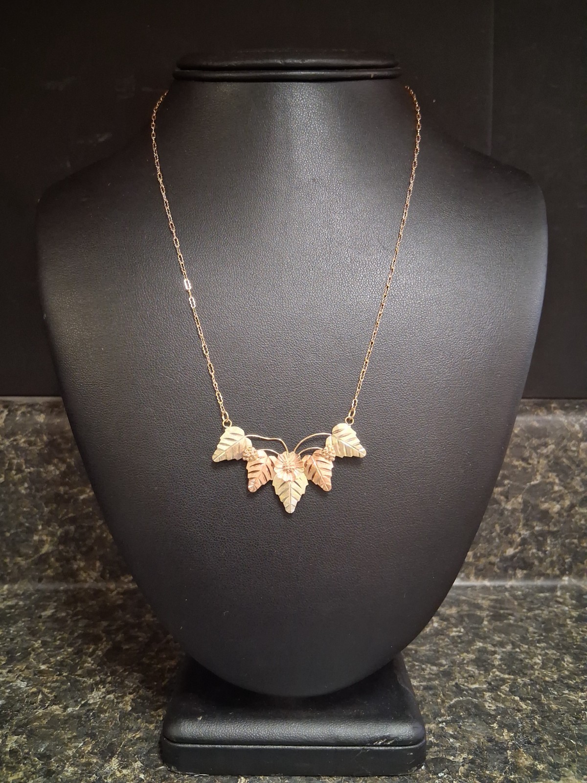 (RI4) 10k Three-Tone Gold Floral Necklace / Chain (3.4 Grams) Size 18″