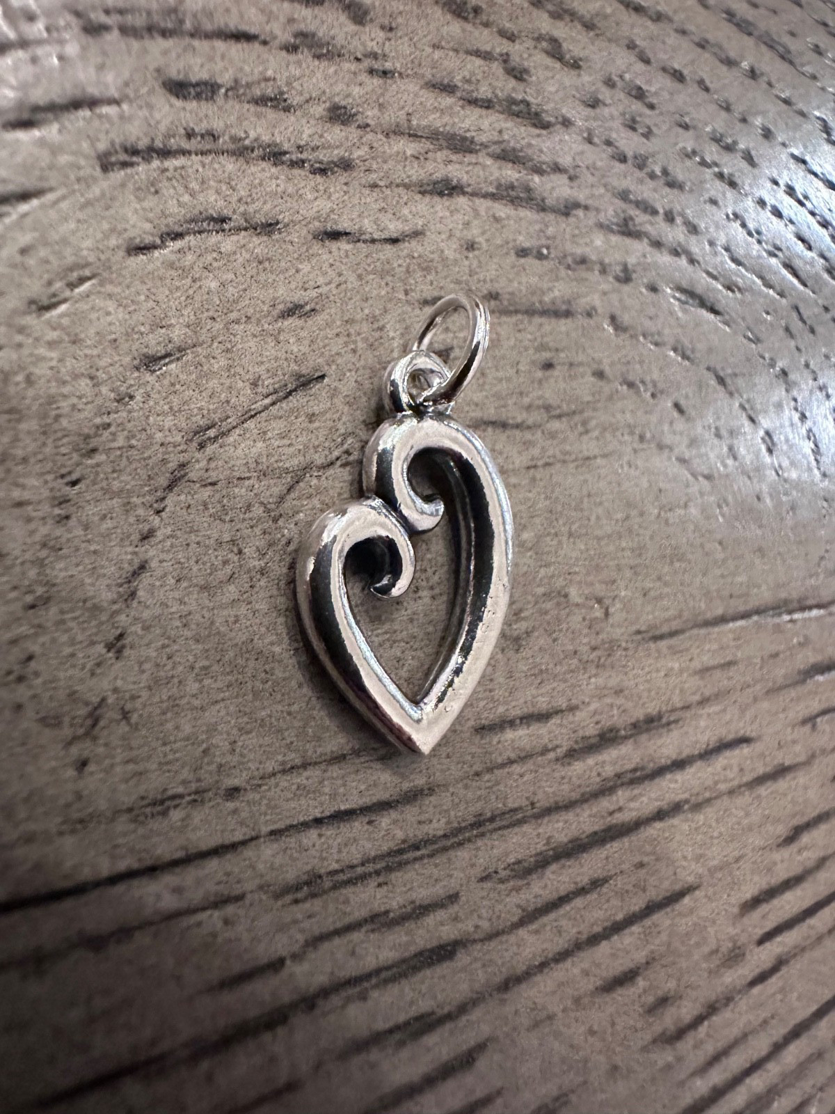 Retired Sterling Silver James Avery Mother’s Love Heart pendant Uncut Loop