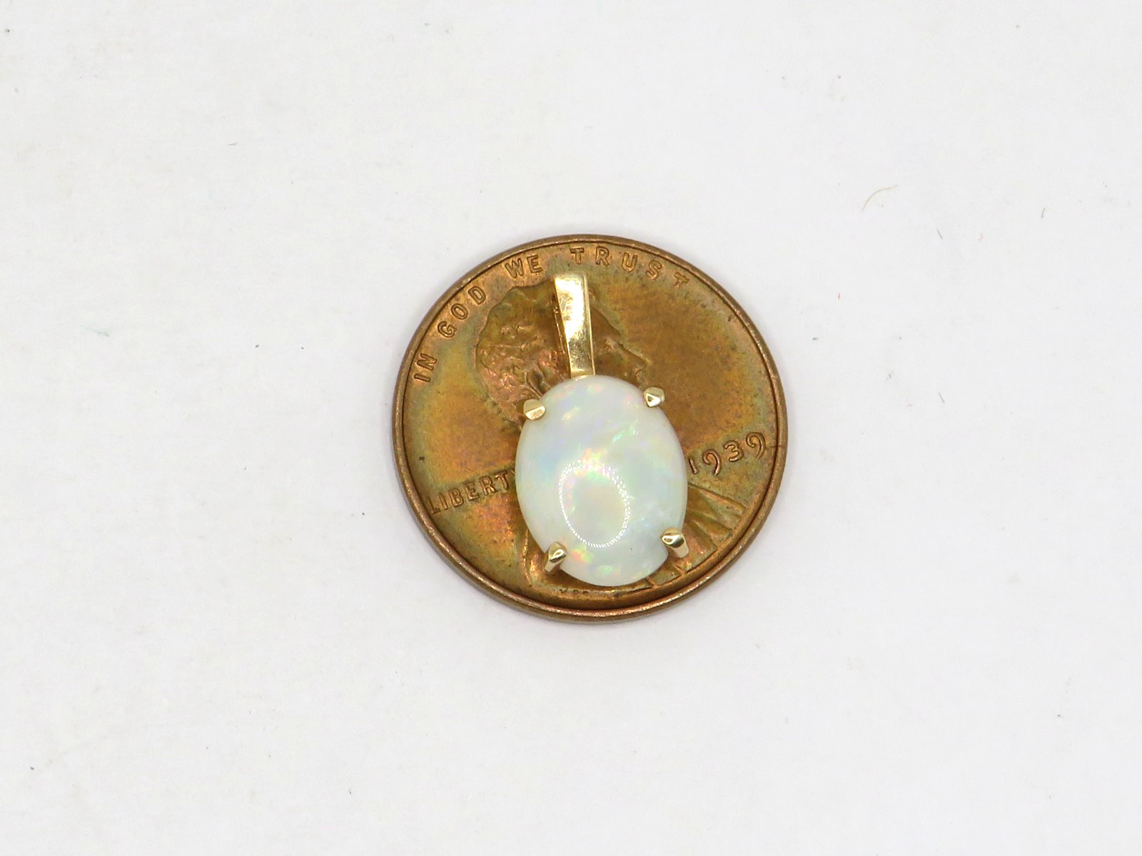 DAINTY LADIES 14k YELLOW GOLD PENDANT w 1.15cts OVAL AUSTRALIAN OPAL (10mmx8mm)*