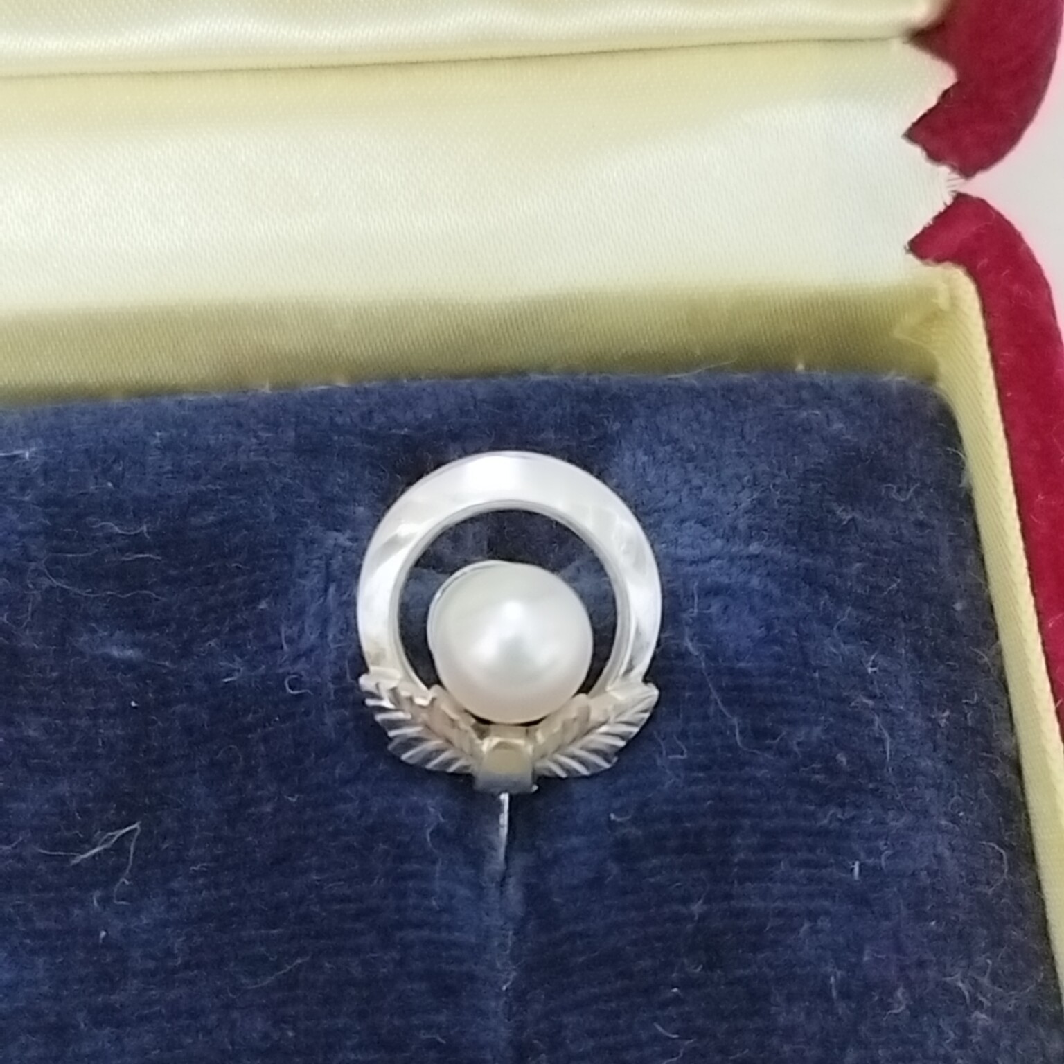 MIKIMOTO pearl earrings
