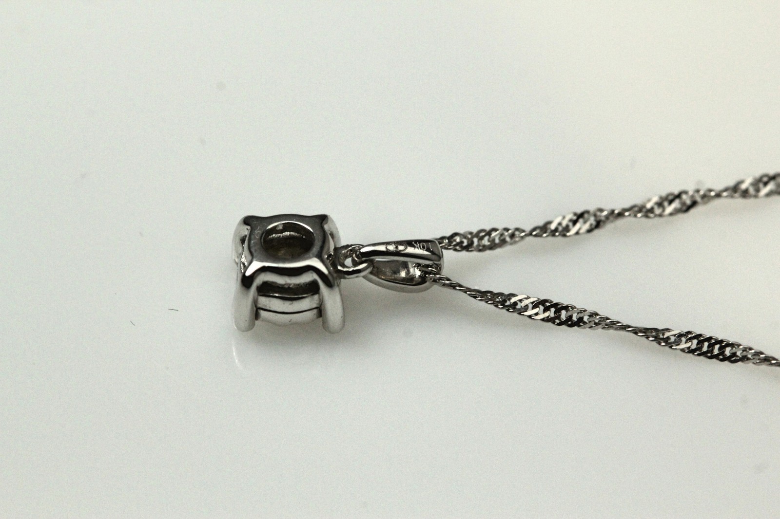 10K White Gold Diamond Solitaire 0.17 CTTW on a 18″ Twisted Chain 1.6 G(NEC4993)